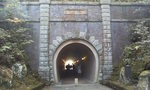 独りでは歩けないトンネル